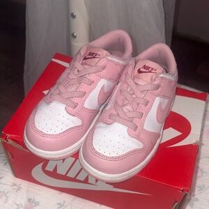 Nike Kids Sneakers in Pink and White